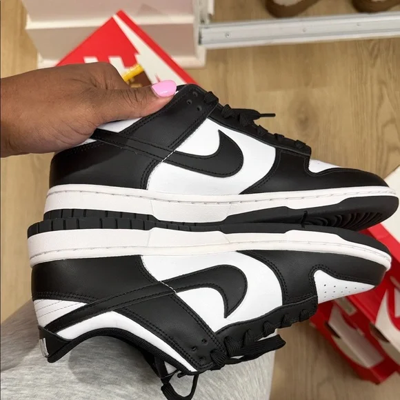 Nike Dunk Men's Black and White Low-Top Sneakers - Picture 5 of 8